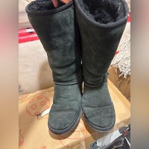 Uggs classic tall black